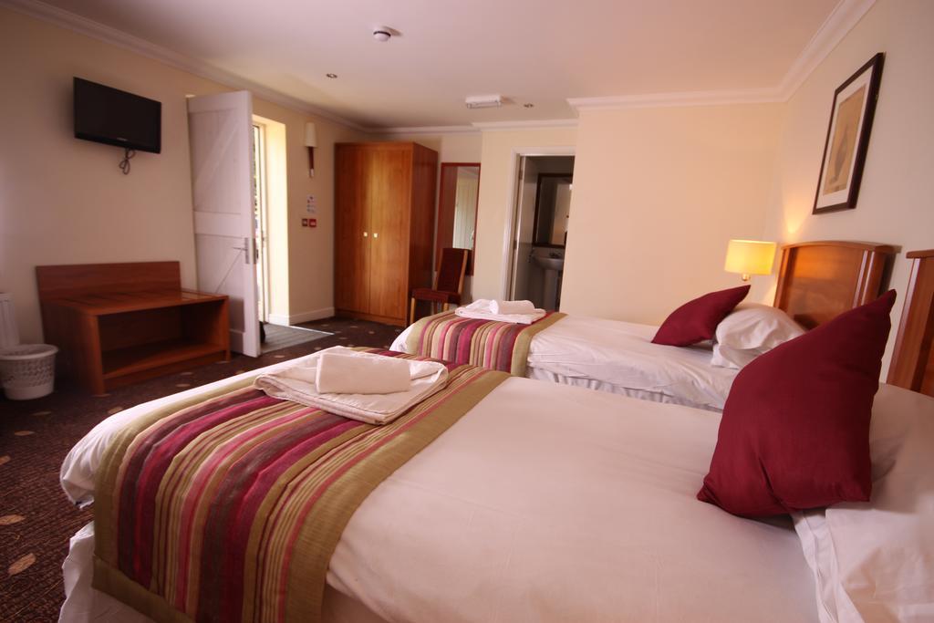Plas Derwen Hotel Abergavenny Buitenkant foto