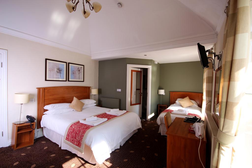 Plas Derwen Hotel Abergavenny Buitenkant foto