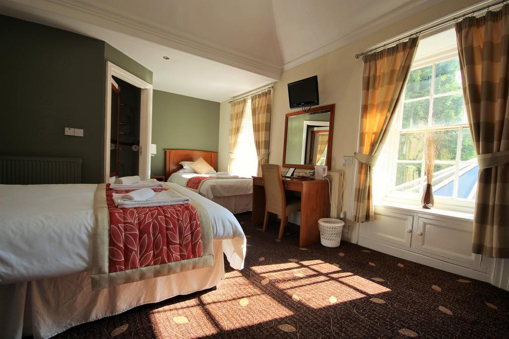 Plas Derwen Hotel Abergavenny Buitenkant foto