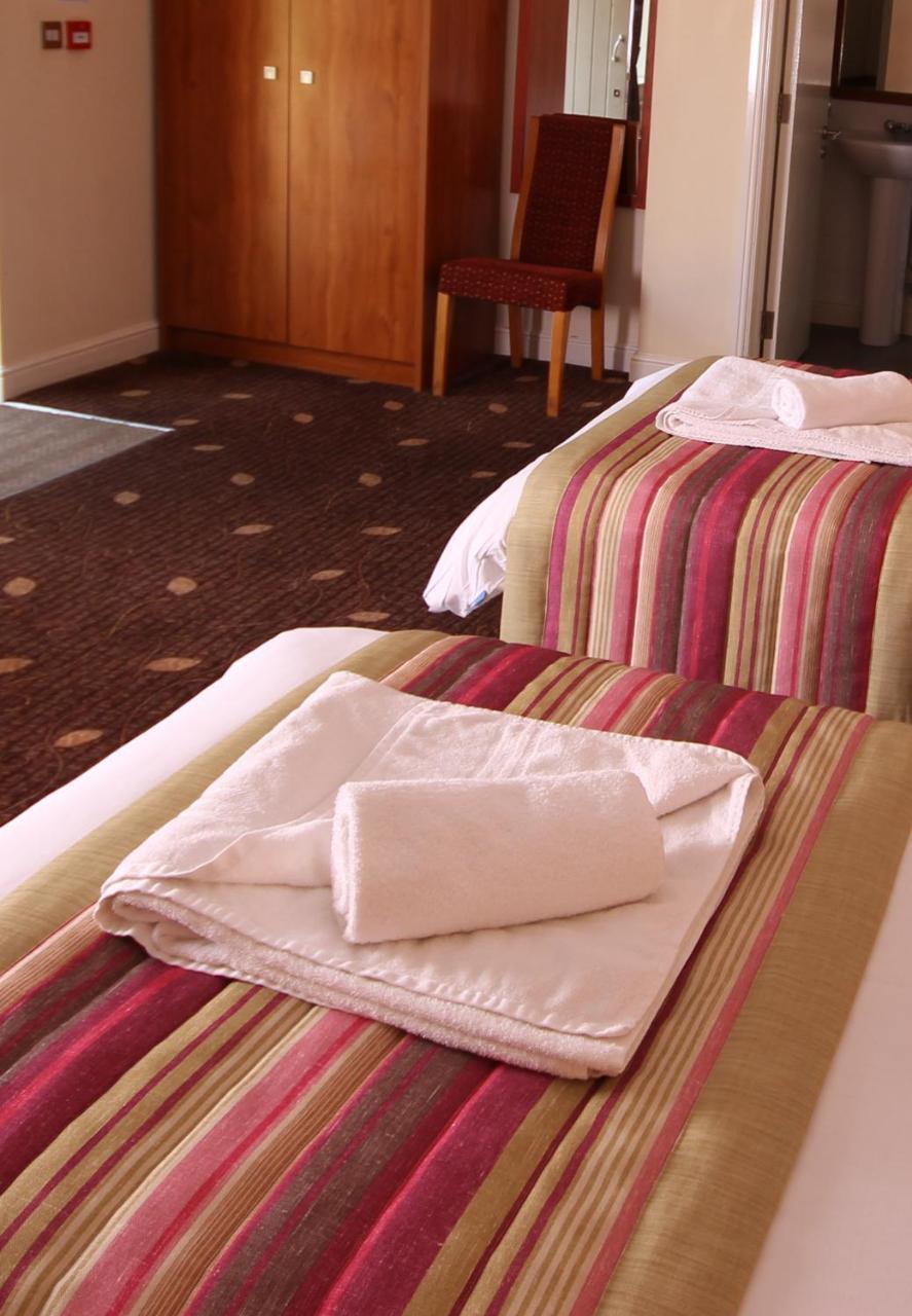 Plas Derwen Hotel Abergavenny Buitenkant foto