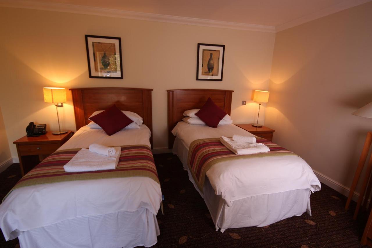 Plas Derwen Hotel Abergavenny Buitenkant foto