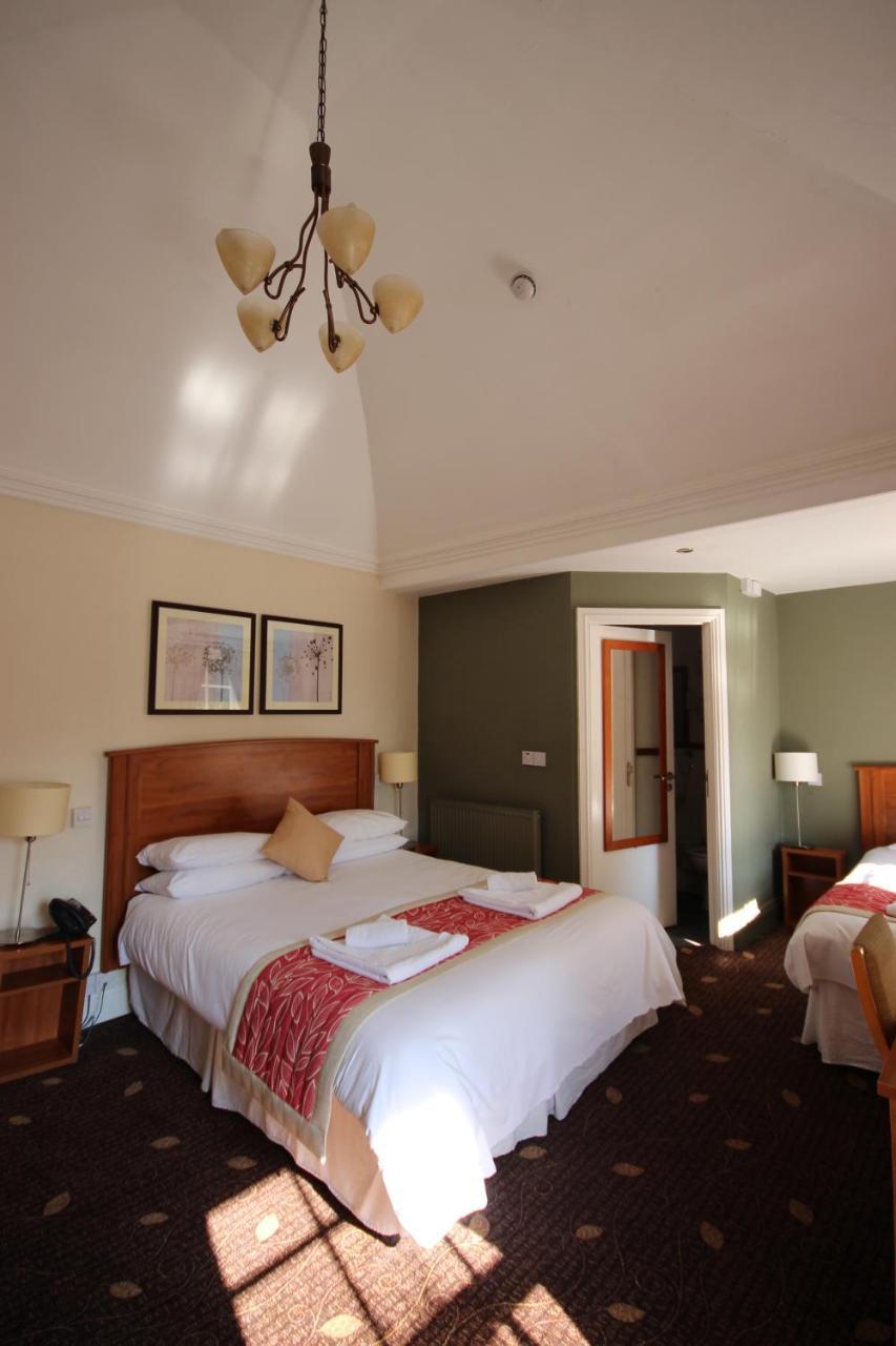 Plas Derwen Hotel Abergavenny Buitenkant foto